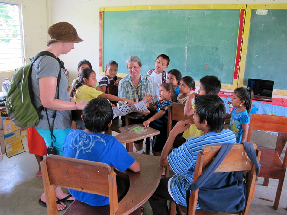 Teachers Institute's visit to Golden Stream school.